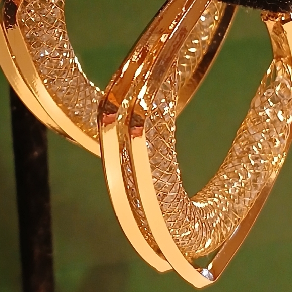 ✨️Gold Vermeil 4 side Gold Tone Mesh Post Earrings✨️ - Picture 13 of 15